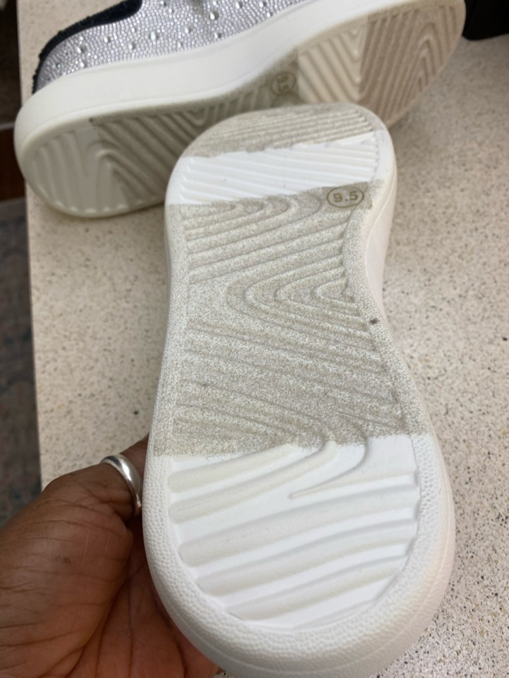Steve Madden White Padded Thong Sandals. Women’s 9.5 - Picture 5 of 7